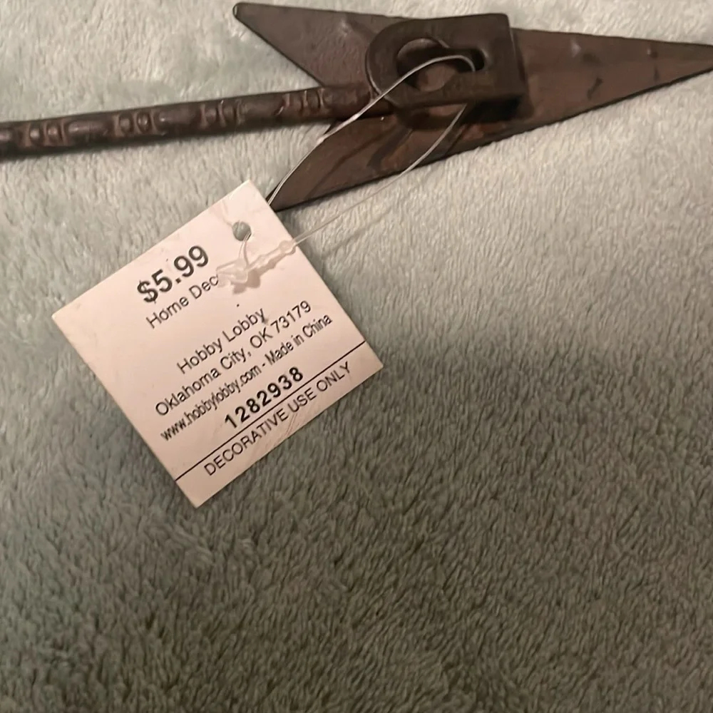 Hobby Lobby rustic brownish Arrow Wall decor never used still has tags!